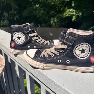 Converse girls size 2